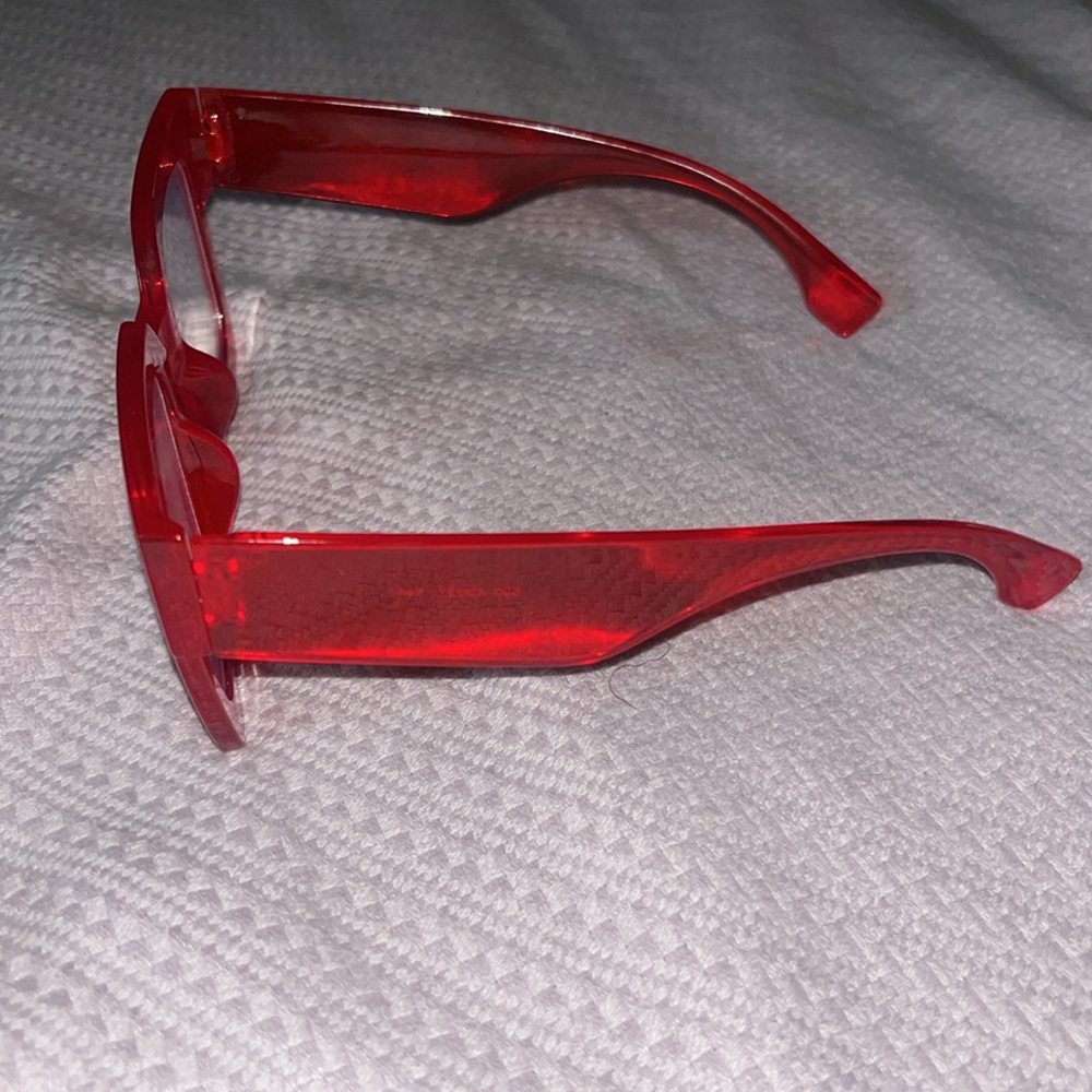 Glasses - Picture 3 of 4